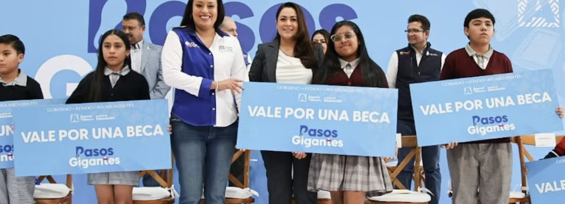 TERE JIMÉNEZ INICIA ENTREGA DE MÁS DE 11 MIL BECAS A ESTUDIANTES DE TODO EL ESTADO